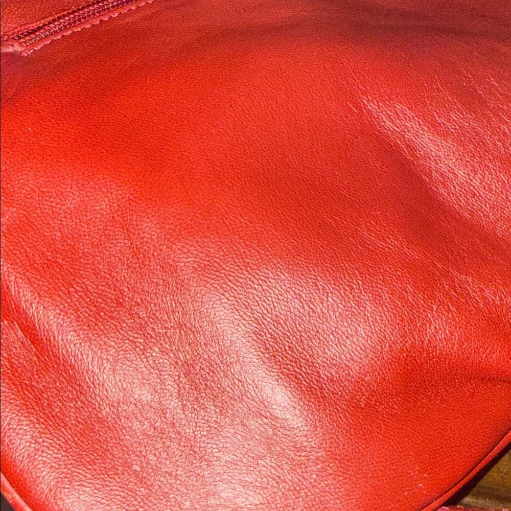 Elegant Red Leather Crossbody Bag - Picture 10 of 10
